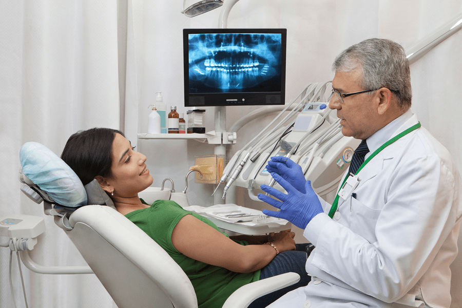 dentist-with-client